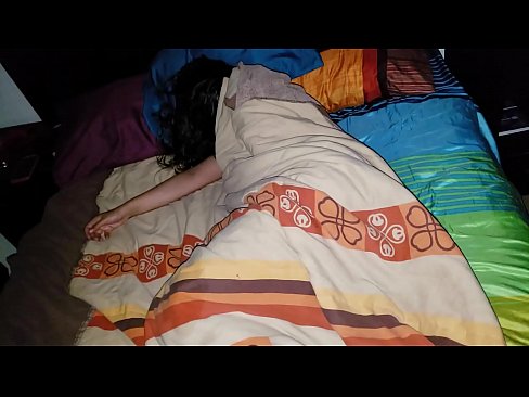 ❤️ Stepson akimtusi mama yake mdogo wa kambo wakati amelala. Ponografia yenye ubora ❤